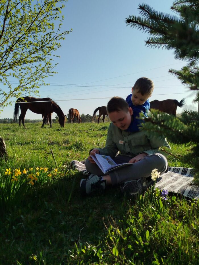 Miniaturka artykułu Wyniki konkursu fotograficznego PRZYŁAPANI NA CZYTANIU. EDYCJA VII